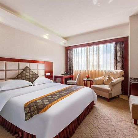 Overseas Chinese Hotel Csuhaj Kültér fotó