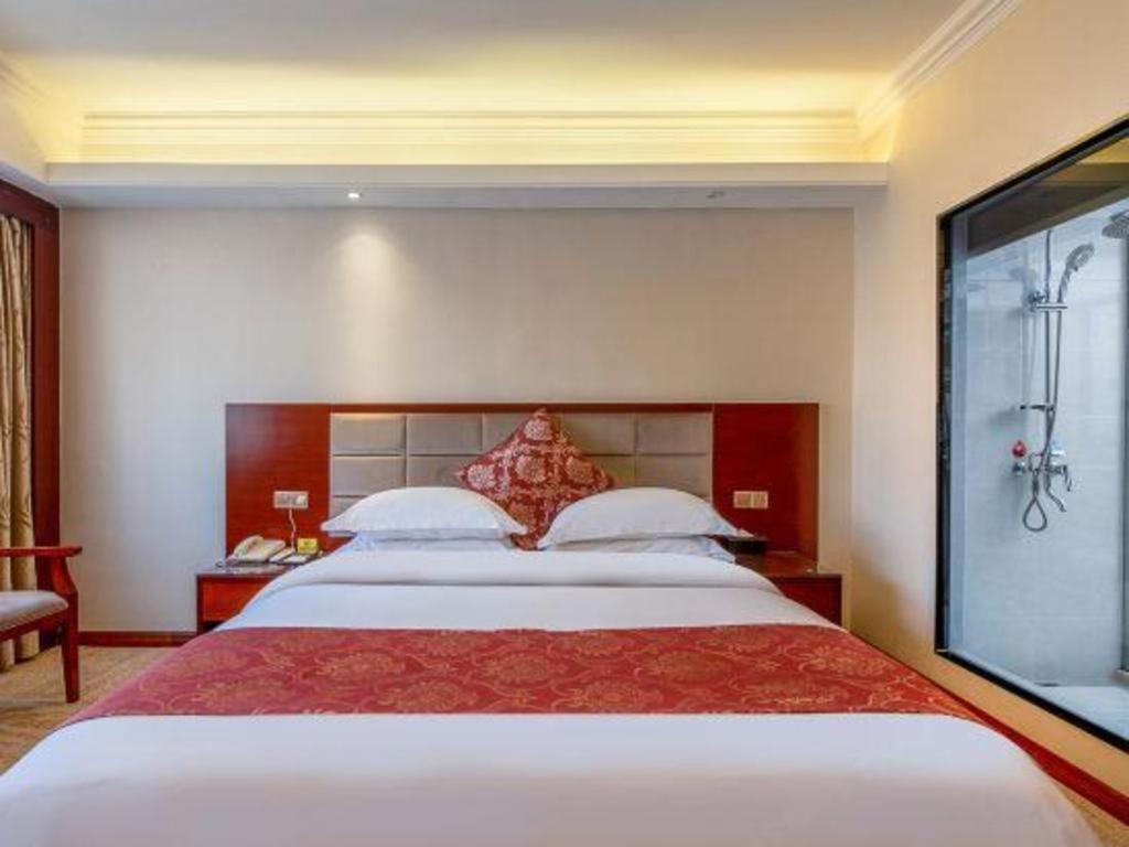 Overseas Chinese Hotel Csuhaj Kültér fotó