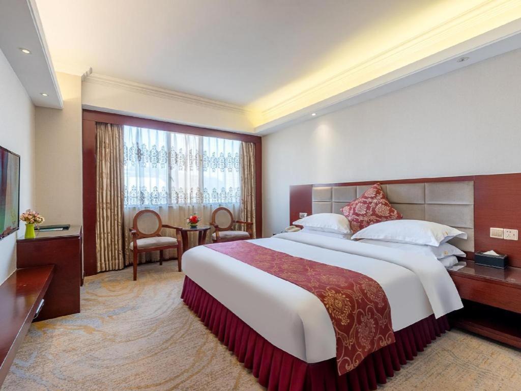Overseas Chinese Hotel Csuhaj Kültér fotó