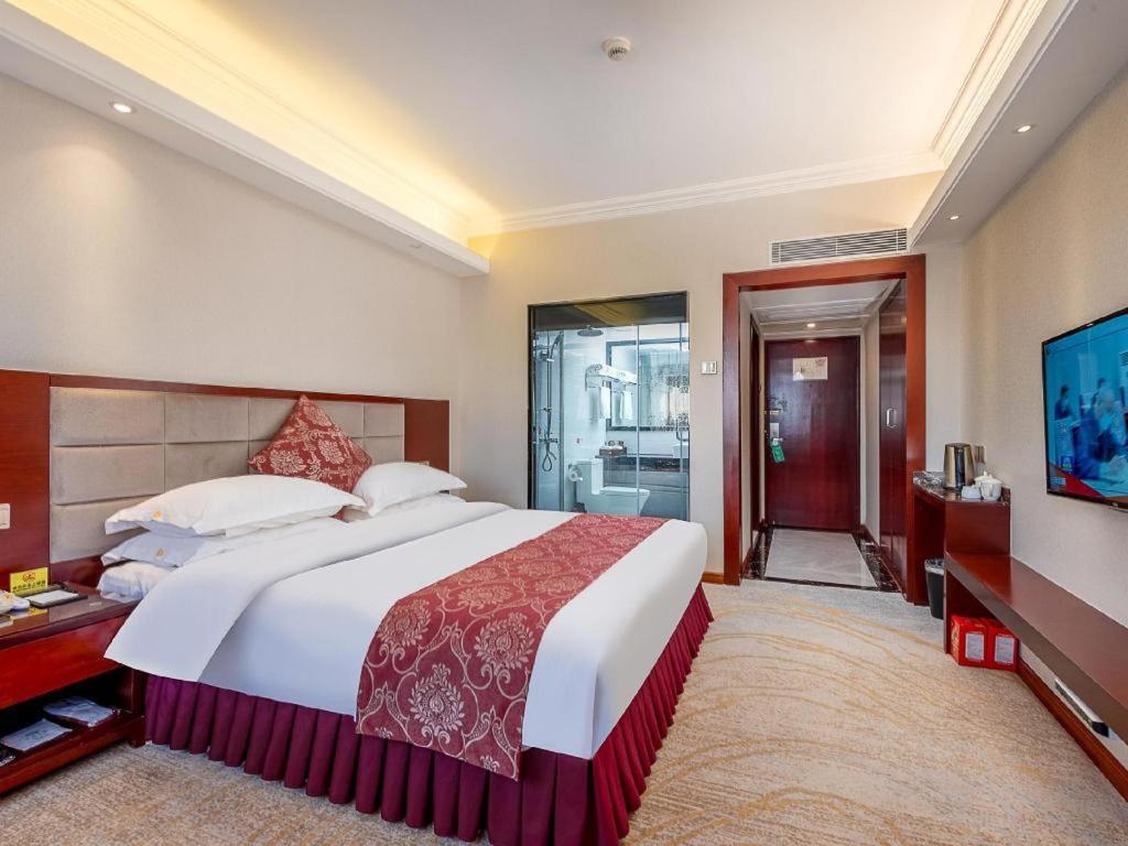 Overseas Chinese Hotel Csuhaj Kültér fotó