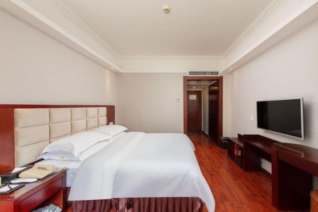 Overseas Chinese Hotel Csuhaj Kültér fotó