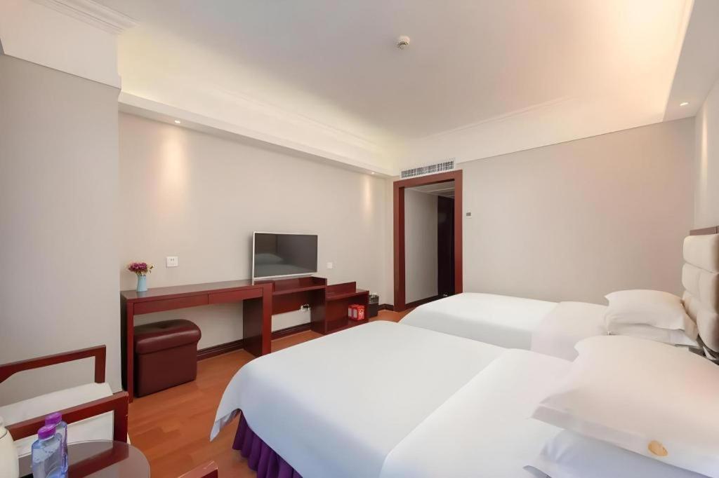Overseas Chinese Hotel Csuhaj Kültér fotó