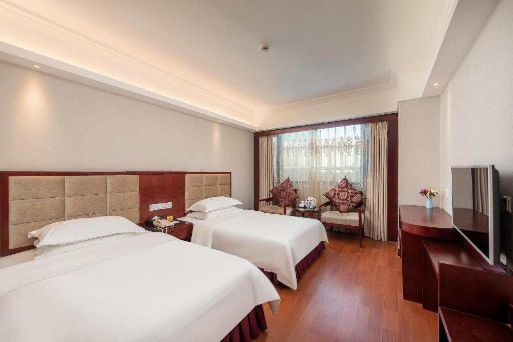 Overseas Chinese Hotel Csuhaj Kültér fotó
