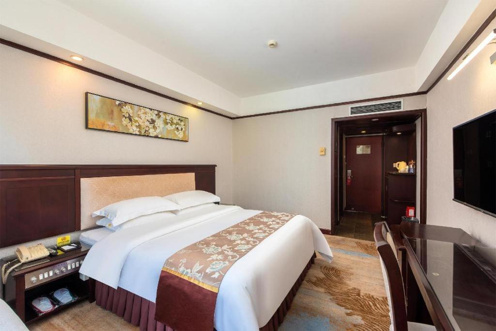 Overseas Chinese Hotel Csuhaj Kültér fotó