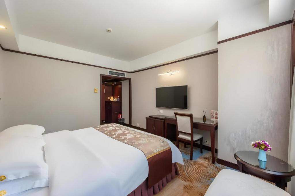 Overseas Chinese Hotel Csuhaj Kültér fotó