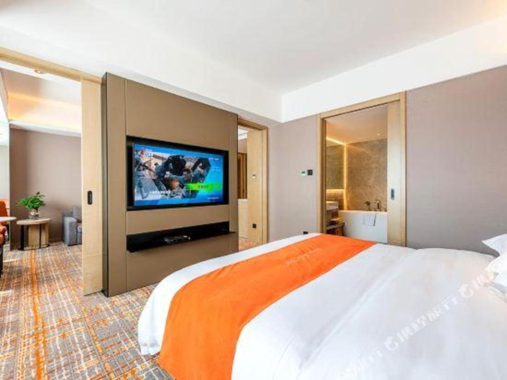 Overseas Chinese Hotel Csuhaj Kültér fotó
