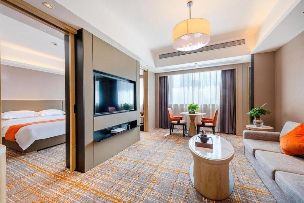 Overseas Chinese Hotel Csuhaj Kültér fotó