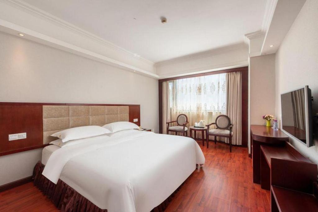 Overseas Chinese Hotel Csuhaj Kültér fotó