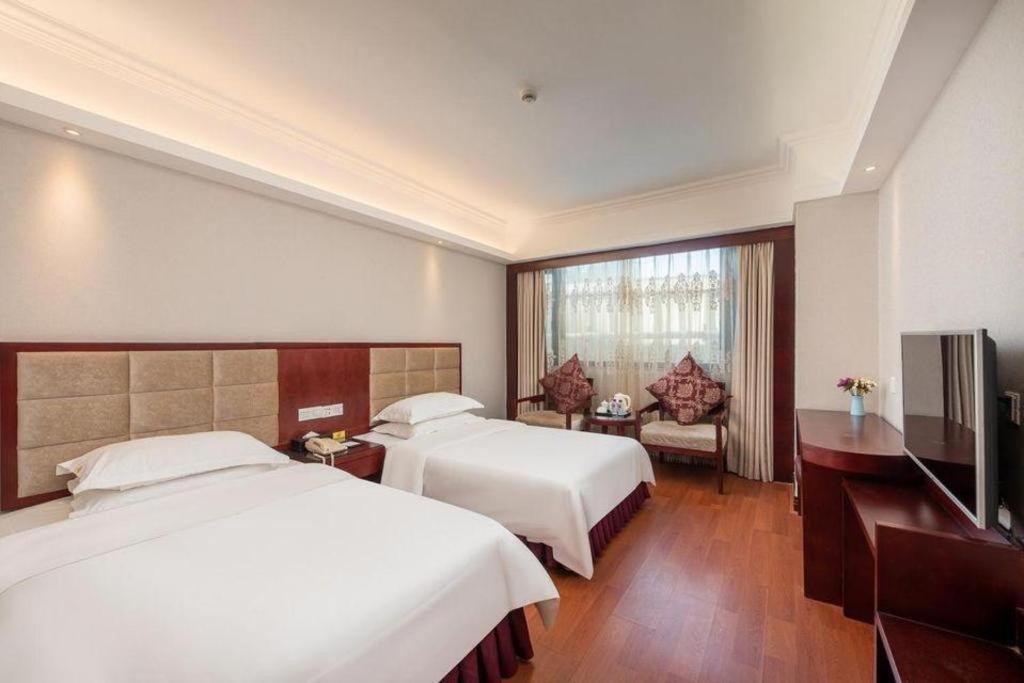 Overseas Chinese Hotel Csuhaj Kültér fotó